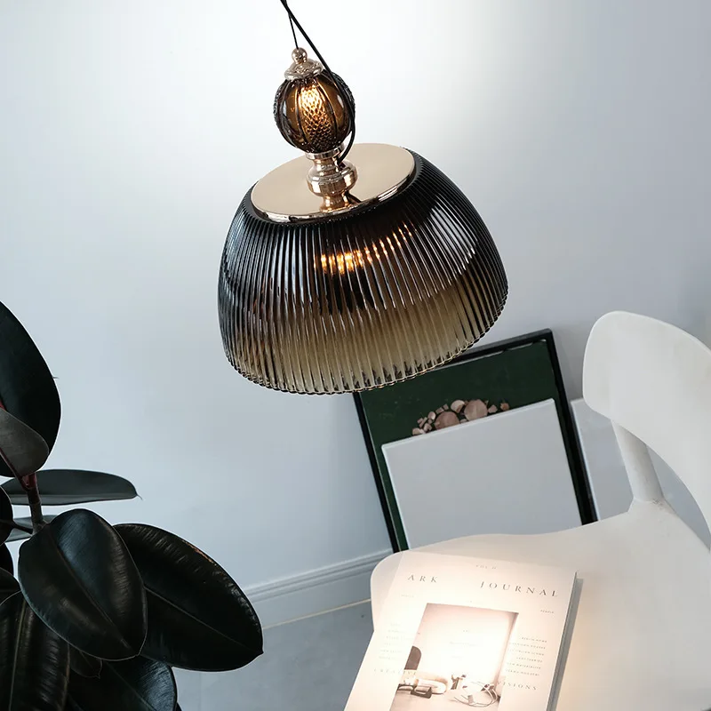 Retro-Inspired Green Glass Pendant Light - Image 4